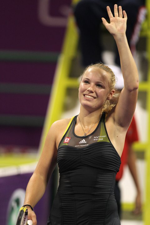 Caroline Wozniacki is zwaait